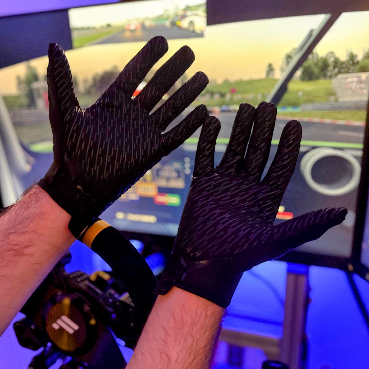 TRACKMODE Spectral trackday & simracing gloves in stealth black TRACKMODE